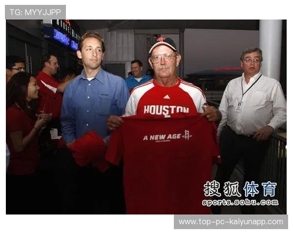 火箭举办“球迷写信日”，球员亲笔回信互动感人，火箭队发言